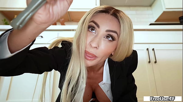 I’m Not a Plumber, But I Can Lay Pipe for Stepmom! – Danae Mari, Juan Loco