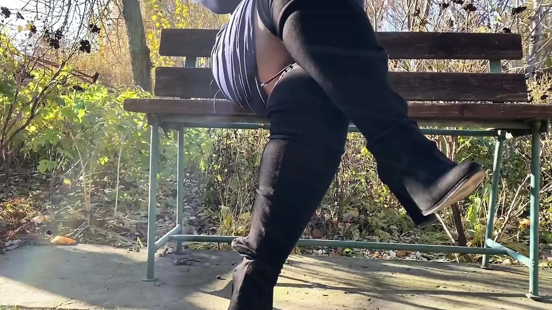 My mature stepmother’s art of masturbating without taking off her pantyhose